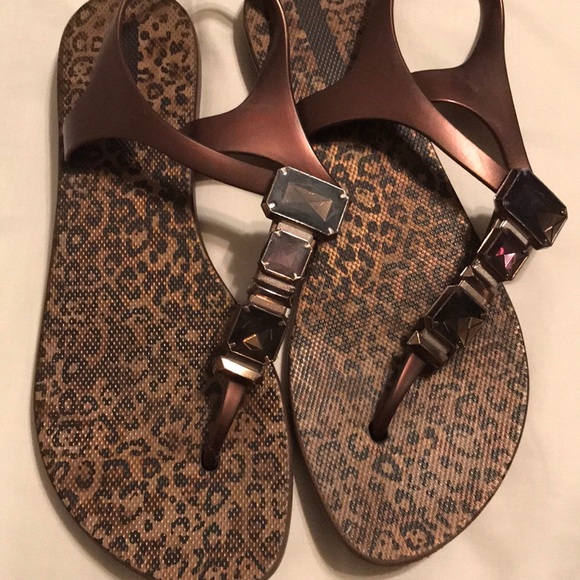 american eagle jelly sandals